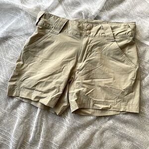 Columbia PFG tan shorts